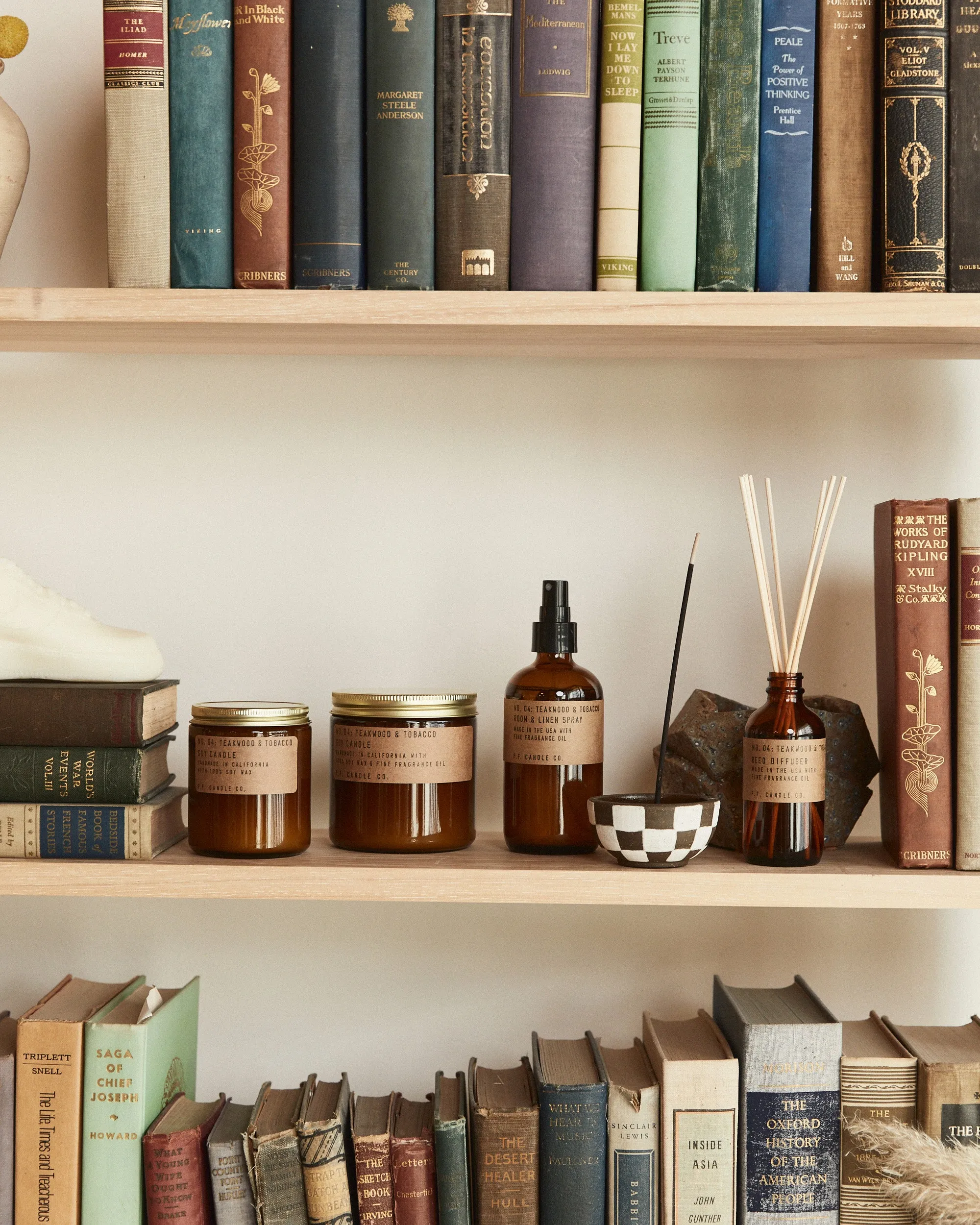 P.F. Candle Co. Room & Linen Spray Large - Teakwood & Tobacco