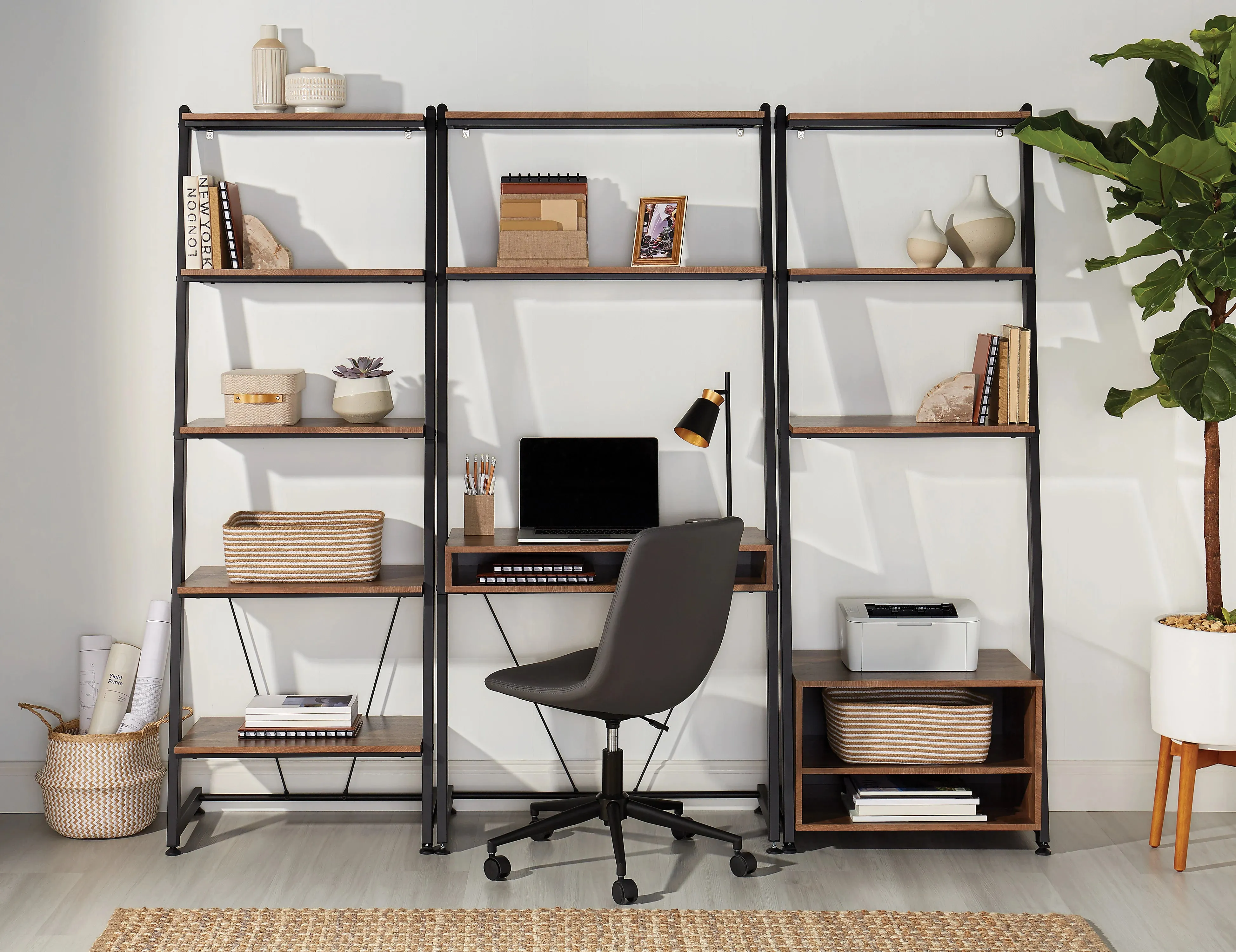 Realspace™ Vilara LED Desk Lamp with Wireless Charging Pad & USB Port